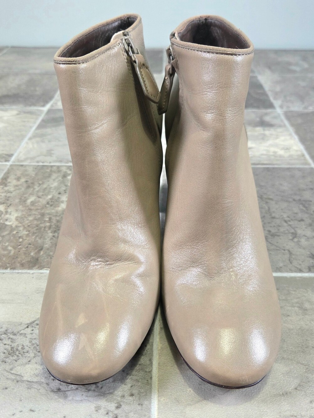TORY BURCH BOWIE FANGO LEATHER ANKLE BLOCK HEEL BOOTIES. - Picture 3 of 9